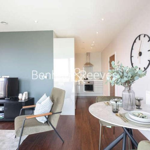 Avalon Point, Silvocea Way, E14 - Photo 1