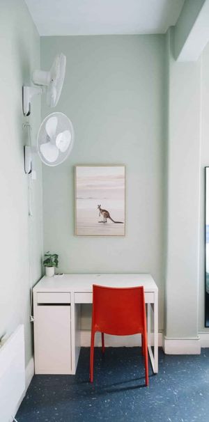 Single Room With Shared Bathroom - Photo 1