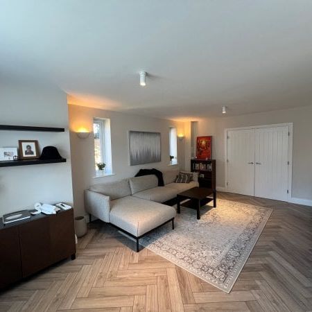 Horley 4 bedroom house to rent - Photo 1