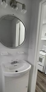 LEASE TRANSFER - STUDIO - 5 MINS FROM JEAN TALON METRO - ALL UTILITIES INCLUDED - $1025/M - Photo 3