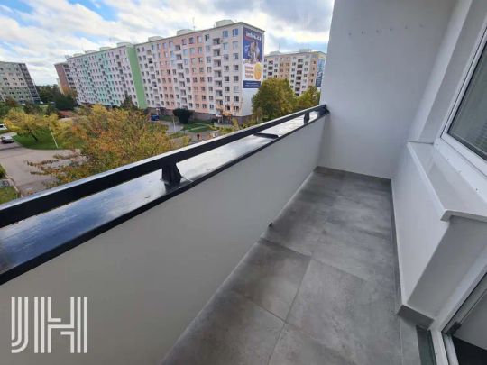 Pronájem pečlivě opraveného bytu 2+1 s lodžií - Fotografie 1