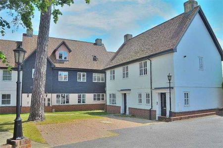 Chequers Lane, Dunmow, CM6 - Photo 2