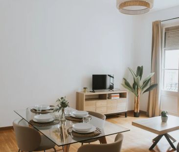 Room in a shared 4-bedroom apartment for rent in el Gòtic - Photo 4