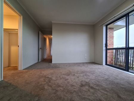 Large Family home with two viewing decks - Photo 5