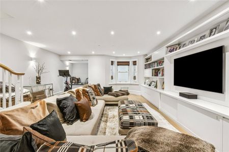 5 bedroom link detached house to rent - Photo 2