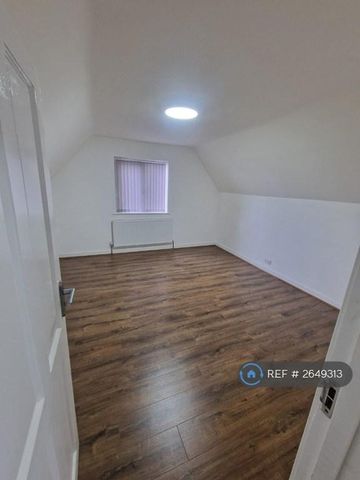 4 bedroom detached house to rent - Photo 2