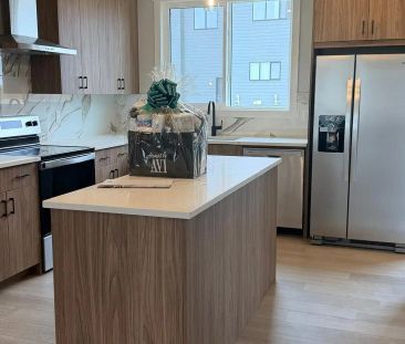 Bright 3 Bedroom + Den Duplex in Starling, NW Calgary. Available Now — 3 Bedrooms+ Den Main Floor - Photo 1