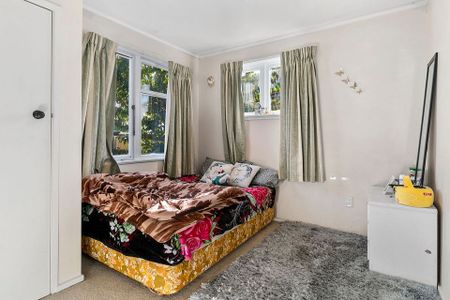 Tauranga 3 bedroom home in the city near Hospital - Photo 3