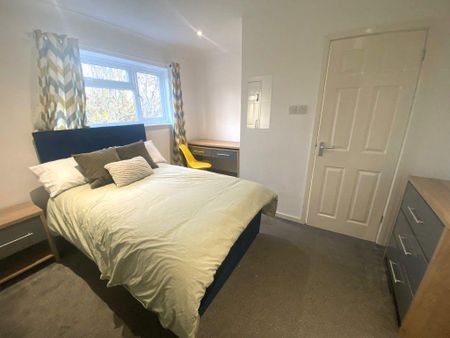 1 bedroom in a house share to rent - Photo 2