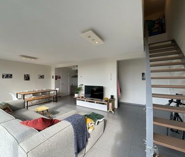 Mooi duplex-appartement met 3 slaapkamers en 2 badkamers nabij cent... - Photo 1