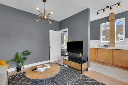 2 Bed Flat, Lena Gardens, W6 - Photo 2