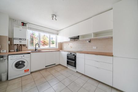 3 bedroom end of terrace house to rent - Photo 5