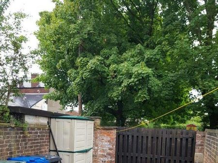 Terraced House to rent on - Photo 5