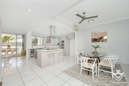 SPECTACULAR TOWNHOUSE CLOSE TO CBD - Photo 3