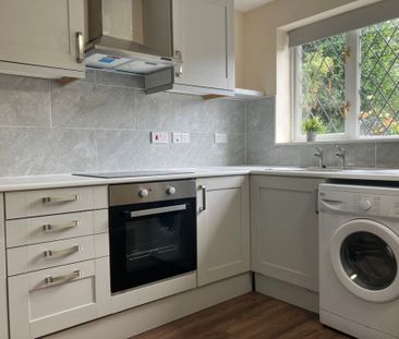 3 bedroom Semi-detached house to rent - Photo 1