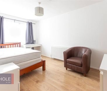 4 bedroom end of terrace house to rent - Photo 5