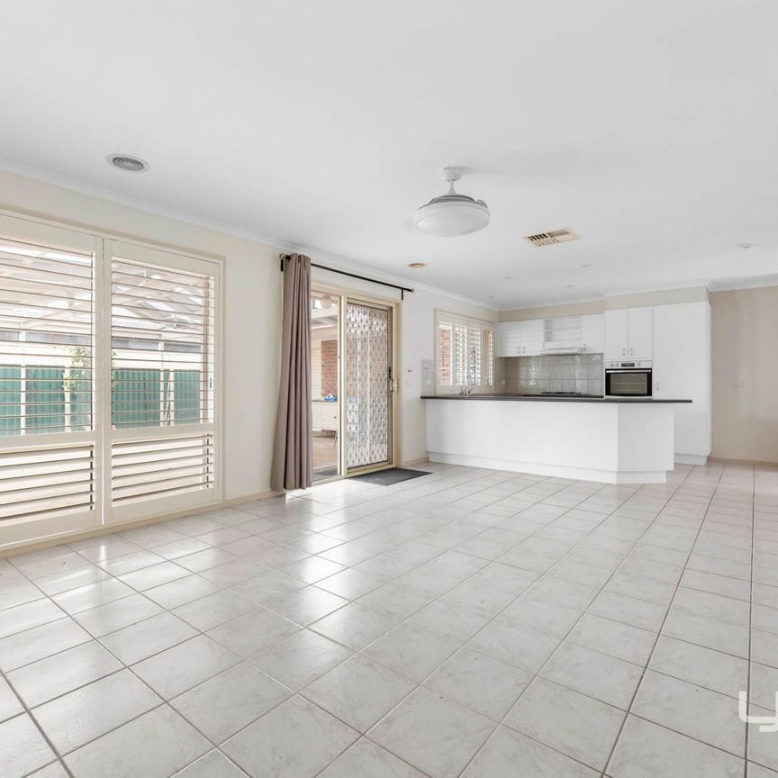 Prime Location - Close to Watergardens, Keilor Central & Brimbank Plaza - Photo 1