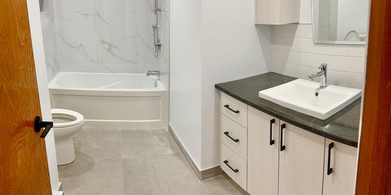 Grand 51/2 Lumineux Et Rénové - Photo 3