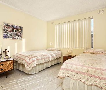 Spacious 1st Floor Unit - Photo 4