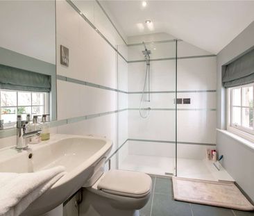 A truly stunning main door lower ground floor furnished two bedroom... - Photo 6