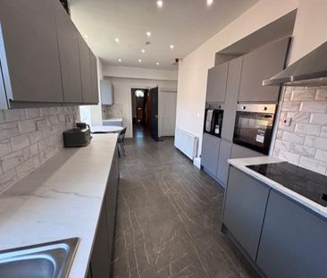 8 bedroom terraced house to rent - Photo 6