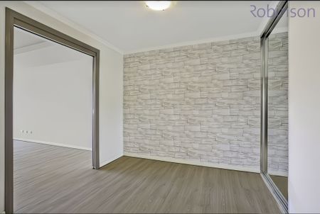 Inner city one bedroom modern apartment - Photo 3