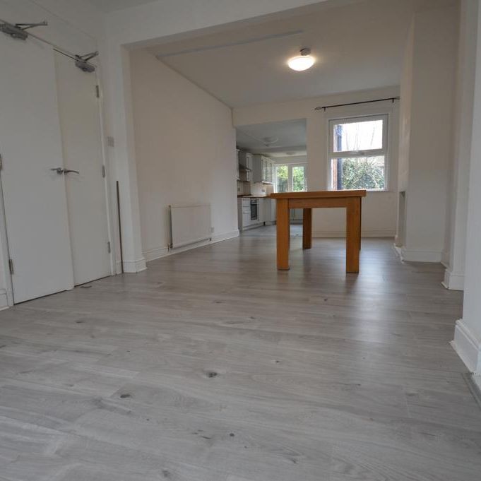 3 bedroom property to rent - Photo 1