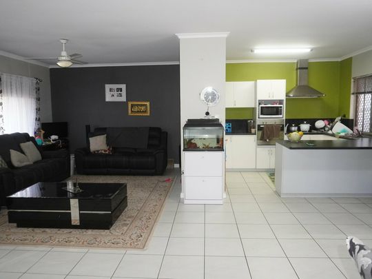 3 BEDROOM, 1 BATHROOM HOUSE IN LARAPINTA WITH ELECTRICITY INCLUDED - Photo 1