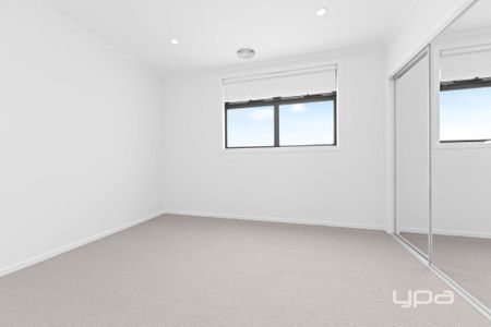 Modern 3-Bedroom Townhouse - Photo 3