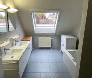 Te huur – Ruim duplexappartement met 4 slaapkamers in het centrum v... - Photo 5