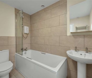 A charming semi detached country home offering generous proportions... - Photo 1