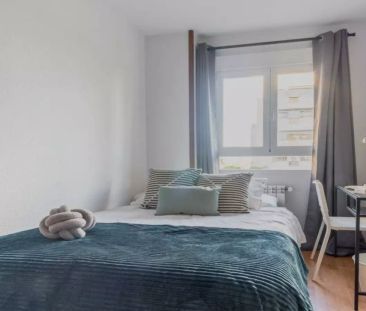 Rooms for rent in a 4-bedroom apartment in Madrid! - Photo 5