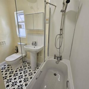 1 bedroom studio to rent - Photo 2