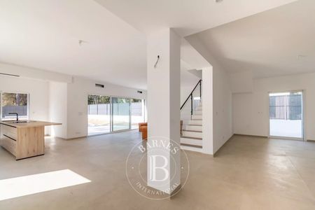 Maison • Exterieurs - Photo 3