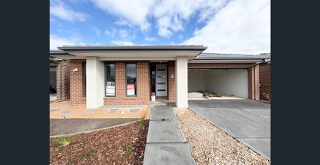 BRAND NEW FOUR BEDROOM HOME, MICKLEHAM - Photo 2