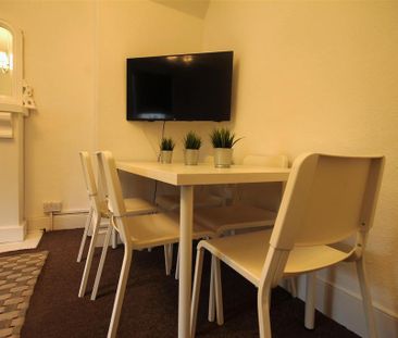 5 bedroom flat to rent - Photo 3