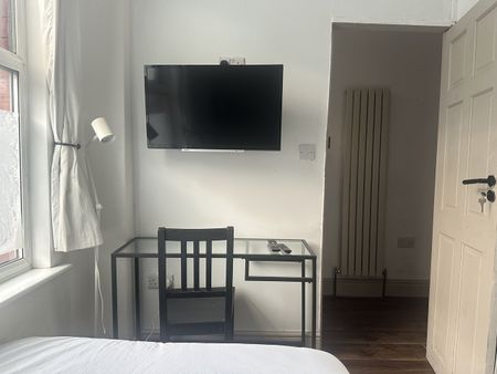 Room in a Shared House, Thornville Road, LS6 - Photo 2