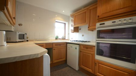 2 bedroom maisonette to rent - Photo 2