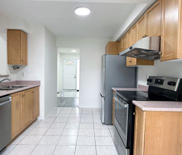 For Lease - 90 Bridlepath Street, Richmond Hill, Ontario - Photo 3