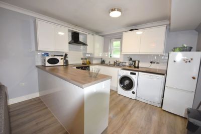 2 bedroom Flat in Flat 8, Leeds - Photo 1