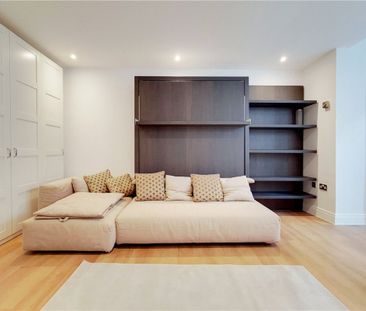 A spacious studio flat on the lower ground floor of this converted ... - Photo 2
