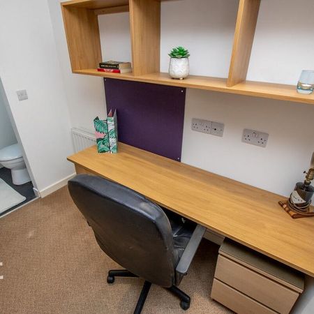 5 bedroom flat to rent - Photo 3