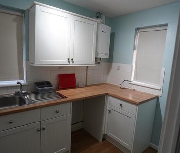 2 bedroom semi-detached house to rent - Photo 6