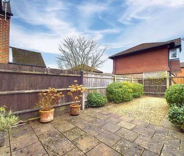 Othello Grove, Warfield, Bracknell, Berkshire, RG42 - Photo 2