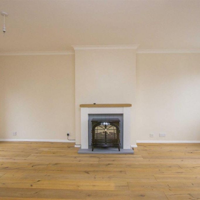 4 bedroom detached house to rent - Photo 1