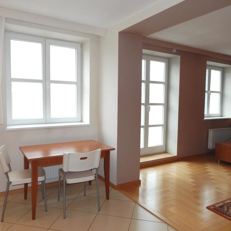 Atrakcyjny 2-pokojowy apartament na Starówce - Zdjęcie 1