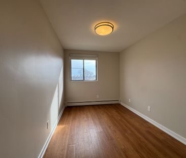 For Lease - 5611 Valley Way Unit# 127, Niagara Falls, Ontario - Photo 5