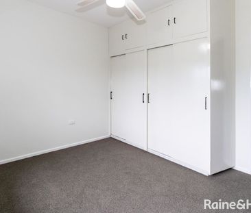 SPACIOUS FAMILY HOME - Photo 4