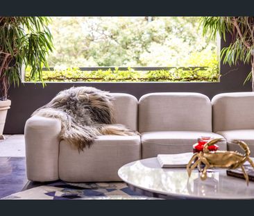 Wide modern residence on cusp of harbour/parkland - Photo 6