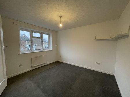 3 bedroom end of terrace house to rent - Photo 4